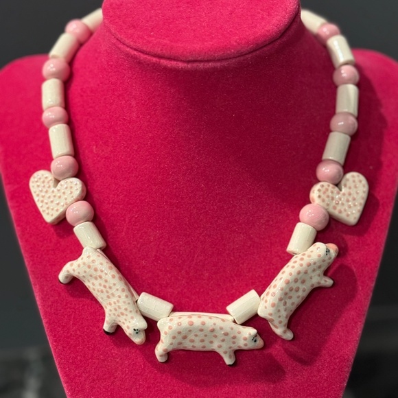 Parrot Pearls Ceramic Vintage Piglet Necklace - Picture 9 of 12
